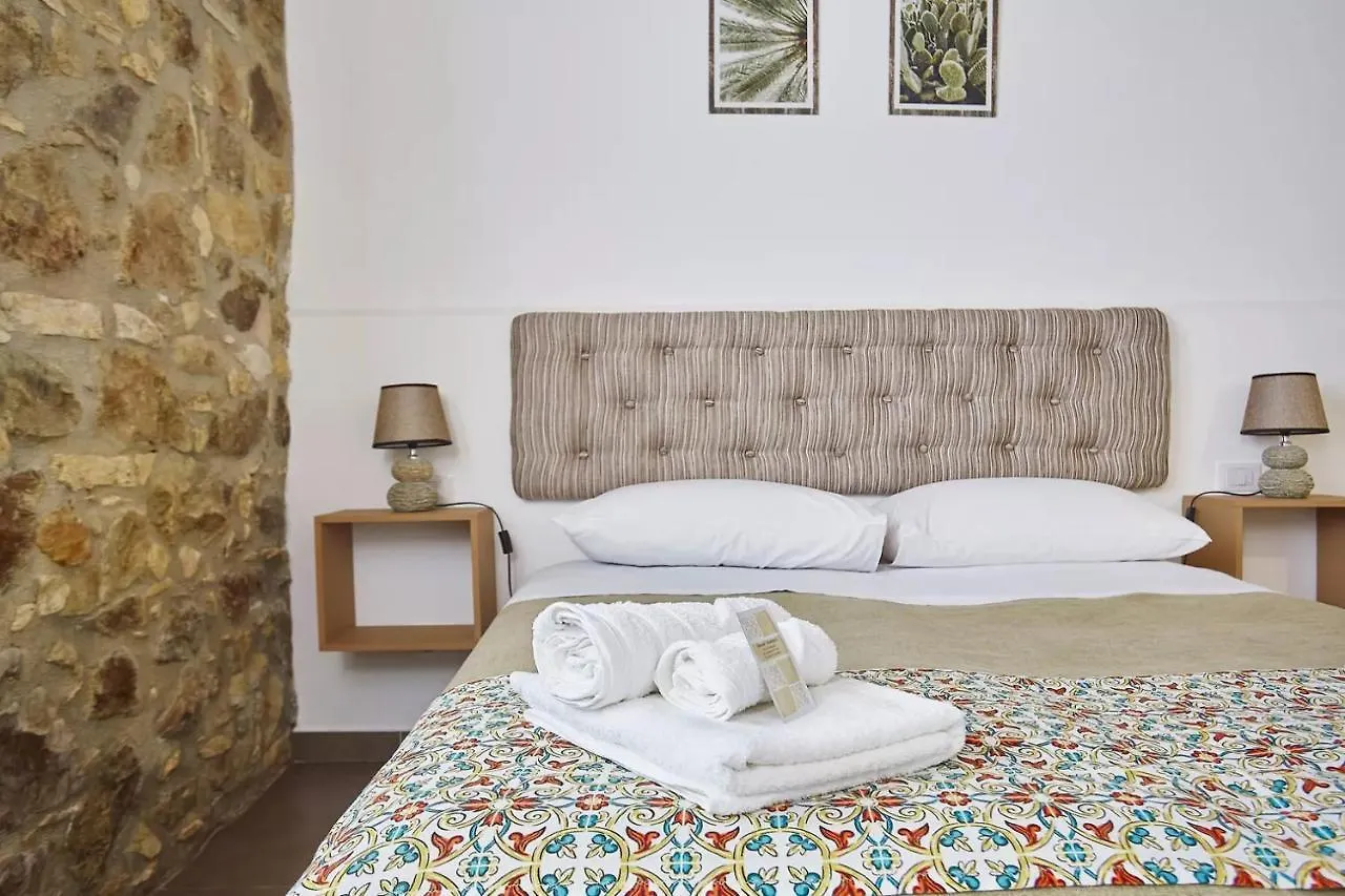 Casale Sammartano Apartments Ummari