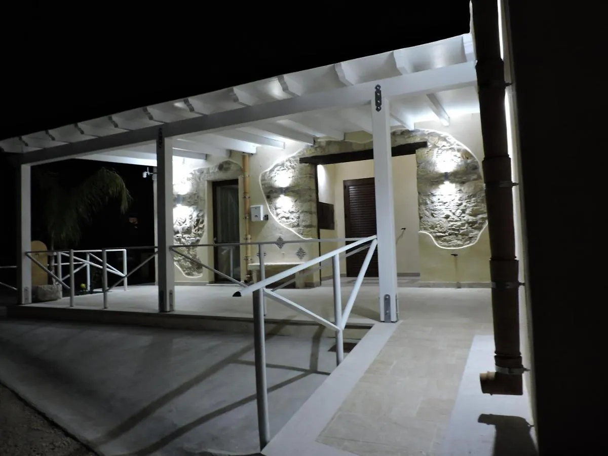 Casale Sammartano Apartments Ummari
