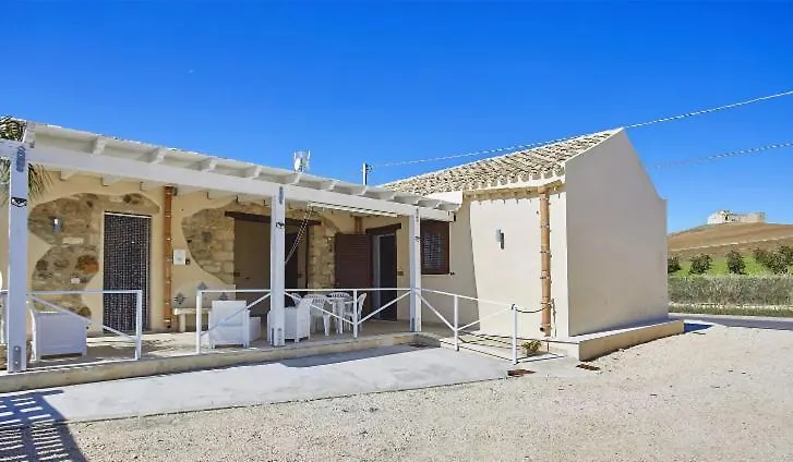 Casale Sammartano Apartments Ummari 0*,