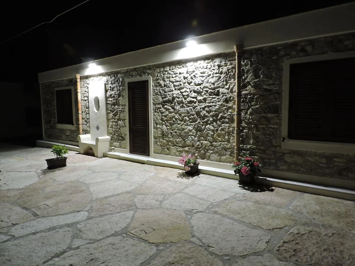Casale Sammartano Apartments Ummari イタリア