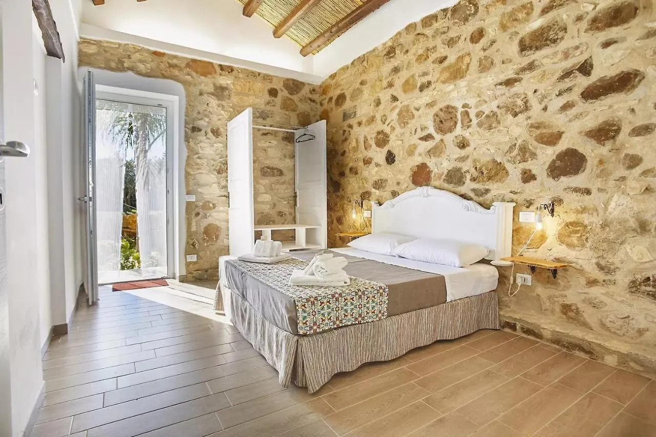Casale Sammartano Apartments Ummari