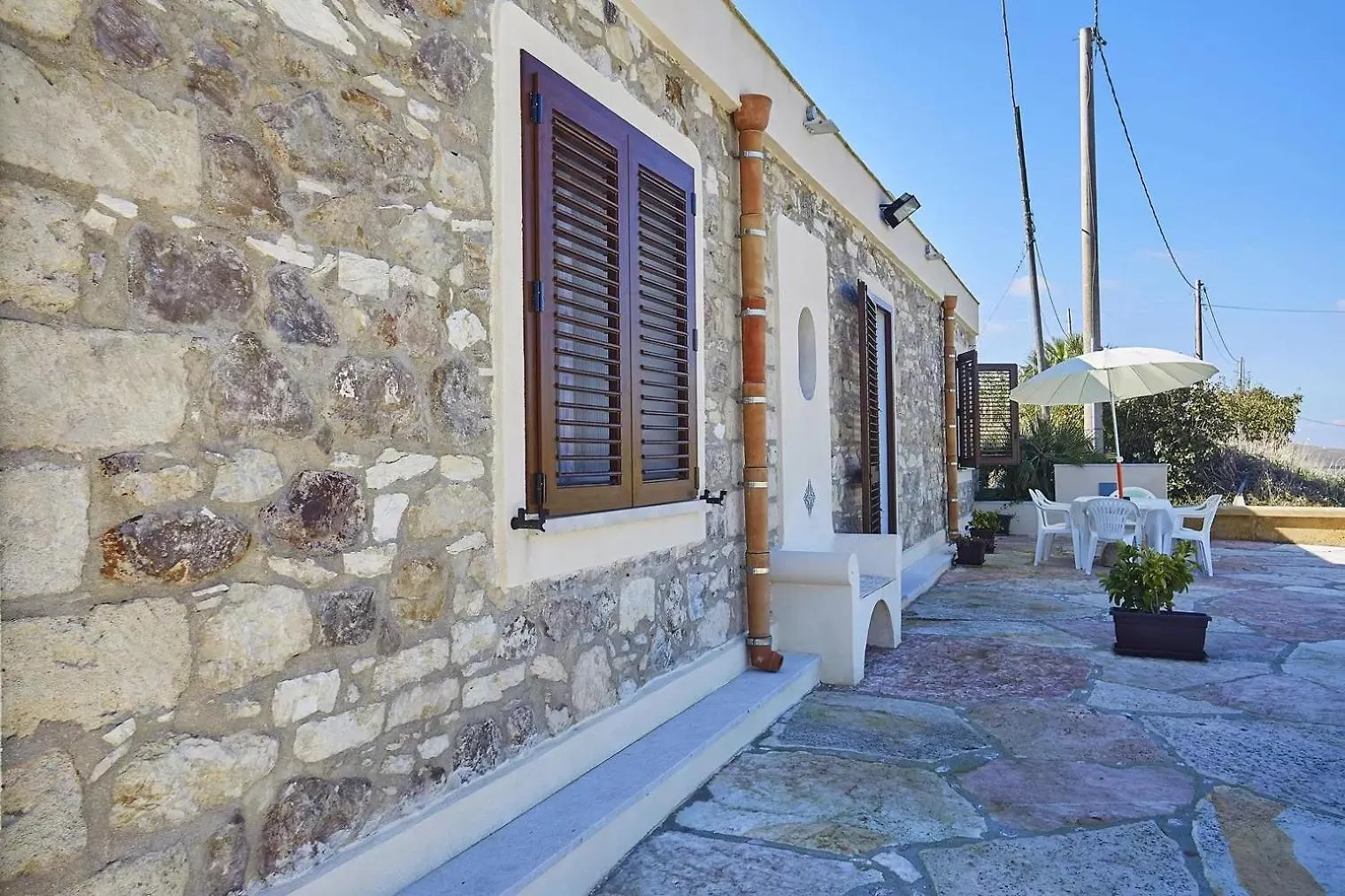 Casale Sammartano Apartments Ummari