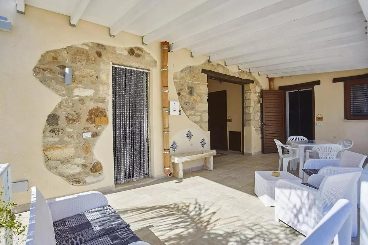 Casale Sammartano Apartments Ummari