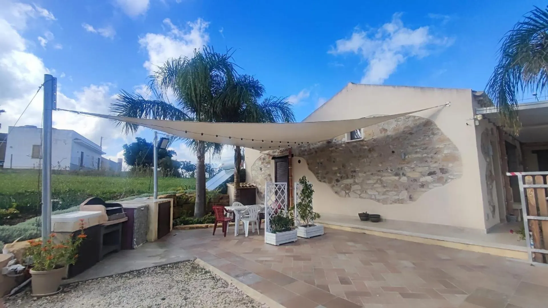 Casale Sammartano Apartments Ummari Italy